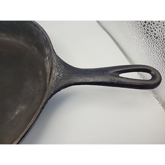 Griswold Cast Iron Skillet #7 701, Double Spout, Large Block Logo - Picture 4 of 7